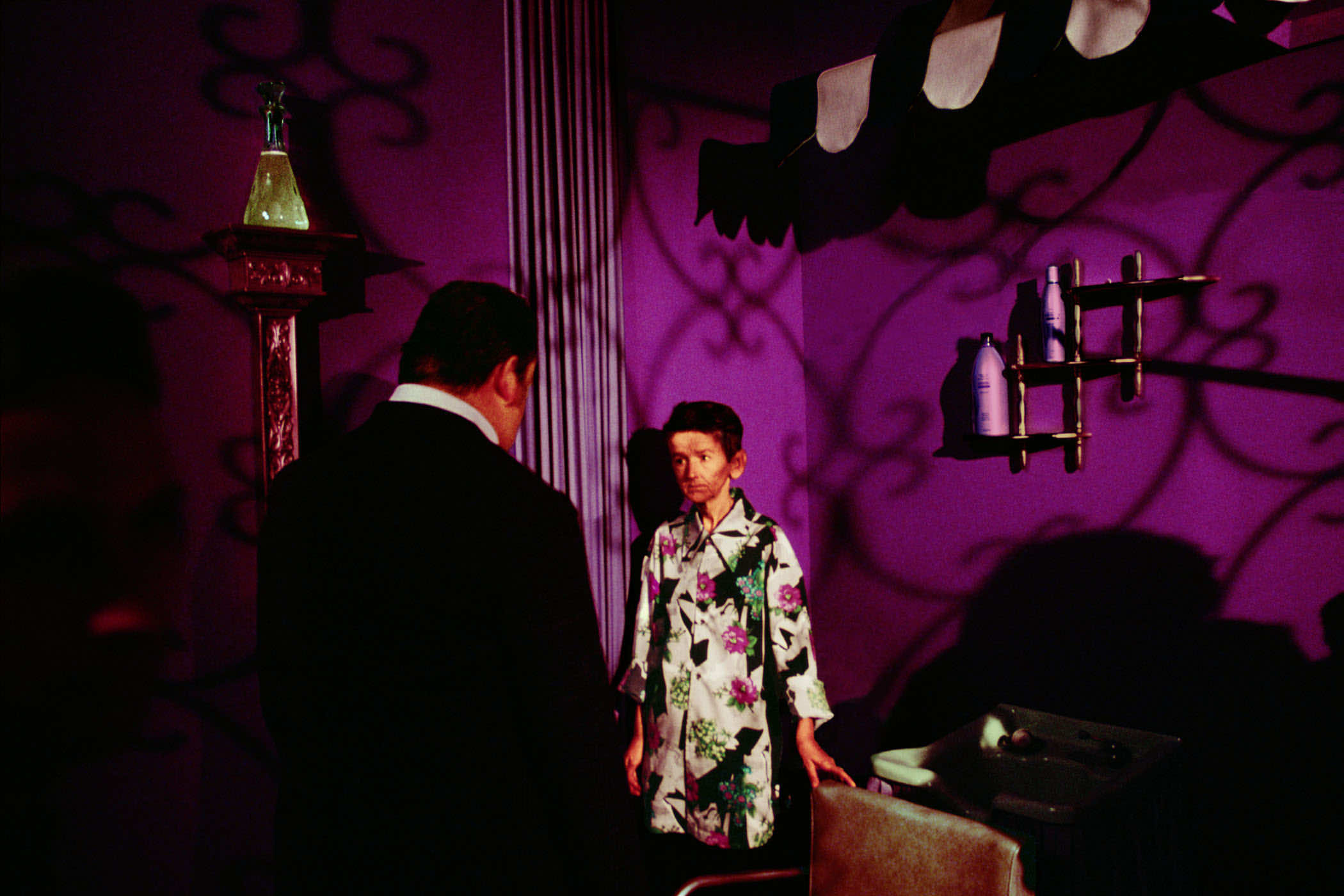 ITISFINE_004 The detective (Curtis James) interrogates the suspect hairdresser (Tahir Kljucanin) in It is fine! EVERYTHING IS FINE! Photo: David Brothers