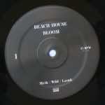 Beach House – Bloom – vinyl Side 1. Photo by Hans Morgenstern.