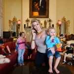 Jackie and her children, Orlando, Florida©Lauren Greenfield 2011/INSTITUTE