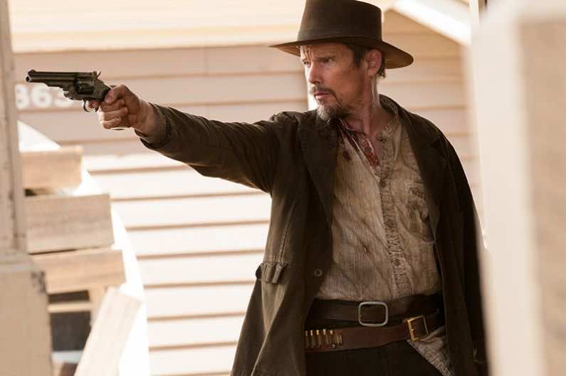 1470708256_focusworld_inavalleyofviolence_ethanhawke_johntravolta_tiwest_ethanhawke_bio-796x528