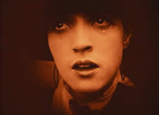 In The Thoughts that Once We Had a visual essay explains film theory – a film review